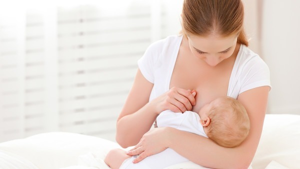 烟台助孕公司群-母乳喂养的母亲在生完孩子后，能够尽快照顾自己的孩子。